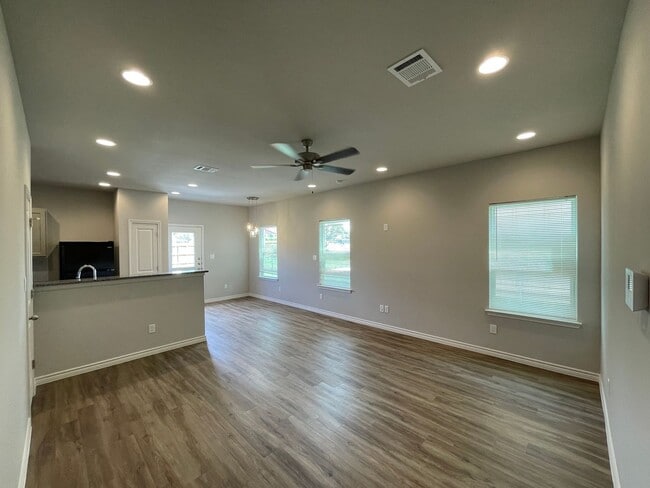 Building Photo - Townhome for rent