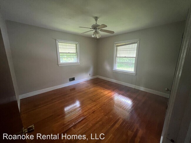 Building Photo - 3 br, 1 bath House - 936 Greenhurst Ave NW