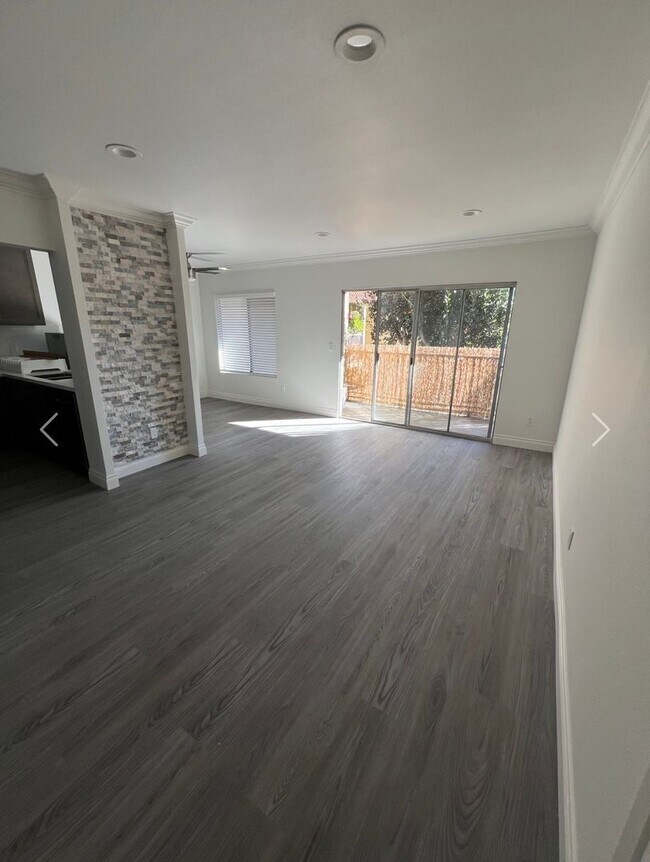 Building Photo - Recently Remodeled 2 bedroom