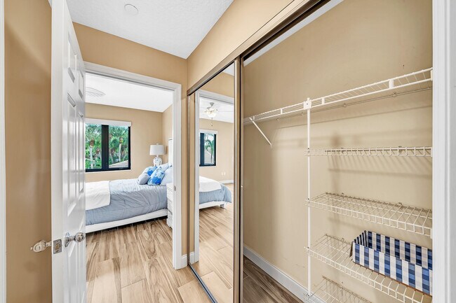 Building Photo - 827 Oak Harbour Dr