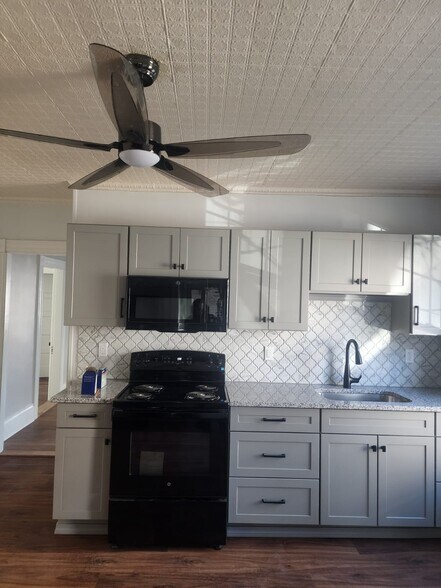 Building Photo - 135 Myrtle St