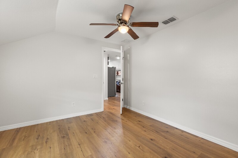 Building Photo - 1325 Cloverlawn Ave