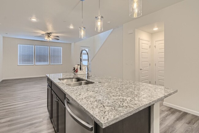 Building Photo - Beautiful 2-story modern townhome available for rent in booming Interquest & Voyager area