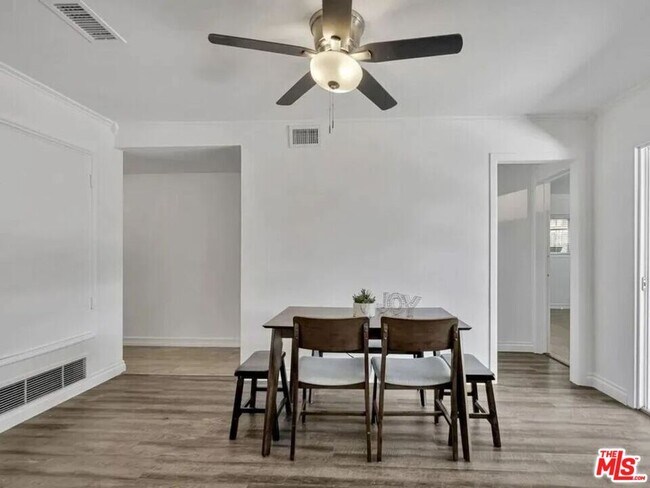 Building Photo - 28040 Ermine Pl