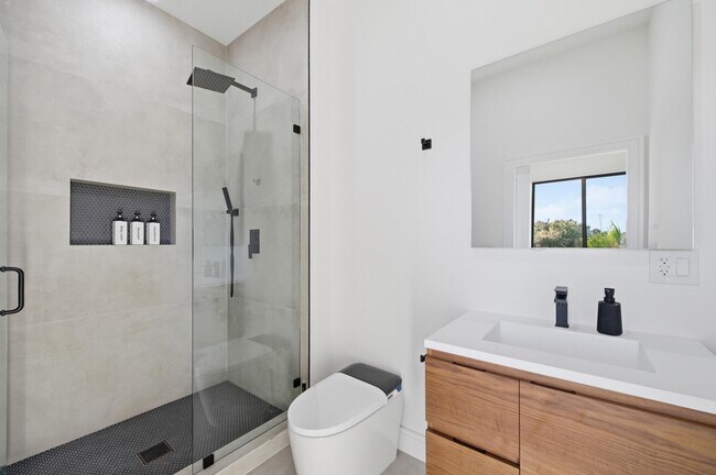 Building Photo - 1308 Avocado Isle