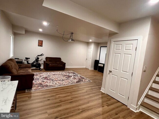 Building Photo - 130 Ginkgo Ln