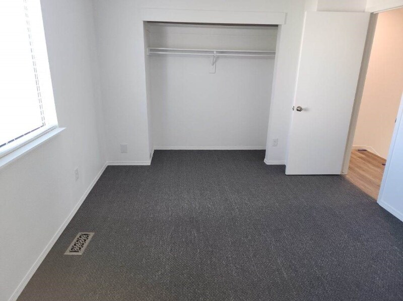 Building Photo - 2432 Lexington Village Ln