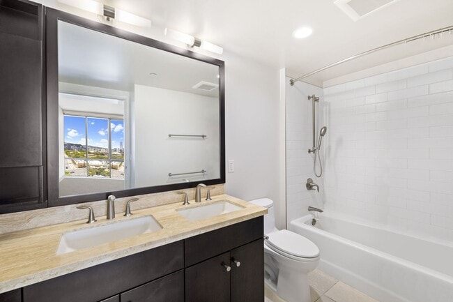Building Photo - Spacious 2BR/2BA with Beautiful Mountain V...