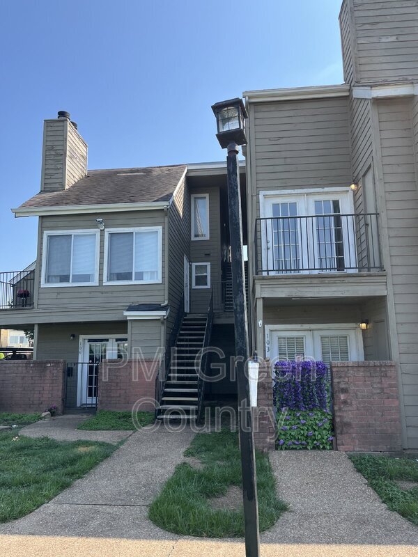Building Photo - 1802 E 66th Pl