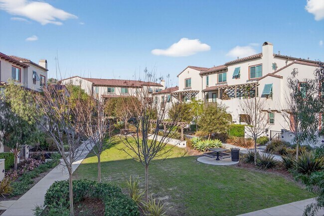 Building Photo - 3-Bed + 3.5-Bath Townhouse | Springville | Camarillo | Unfurnished