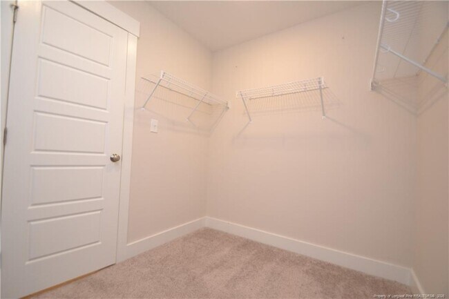 Building Photo - 2129 Seneca Dr