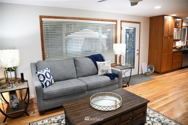 Building Photo - Charming home in Sammamish