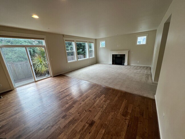 Building Photo - Spacious 5-Bed, 2.5-Bath Single-Family Home in Redmond