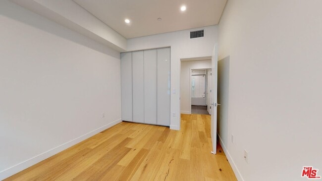 Building Photo - 938 Orange Grove Ave