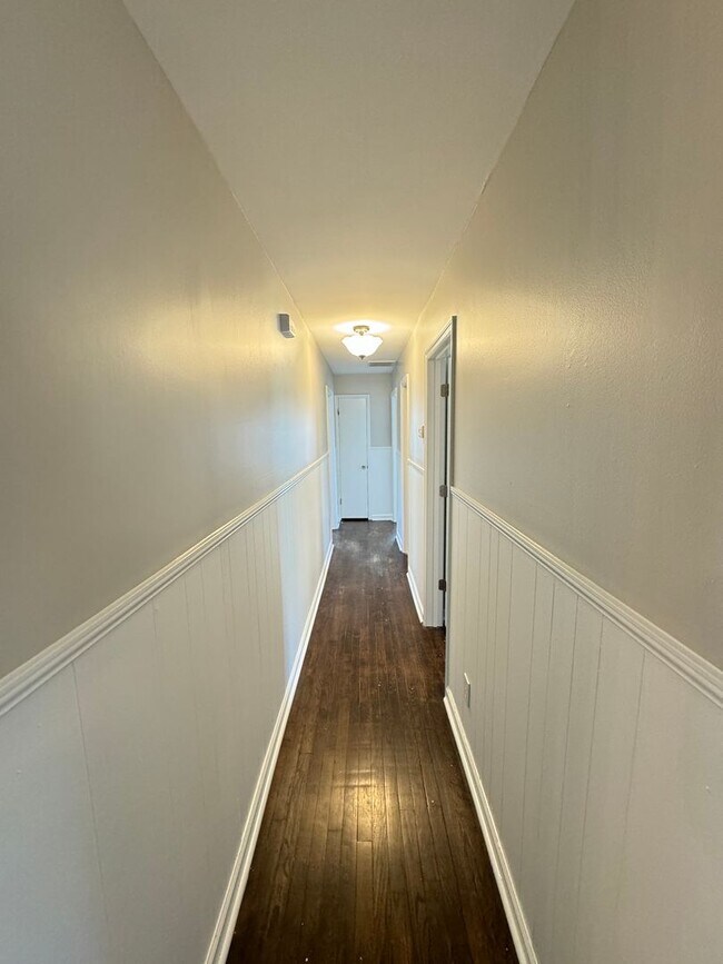 Building Photo - Charming 3-Bedroom Home in Nicholasville, 2 Car Garage! Fenced in Backyard!