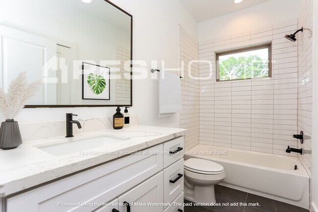 Building Photo - 3048 Truxillo St