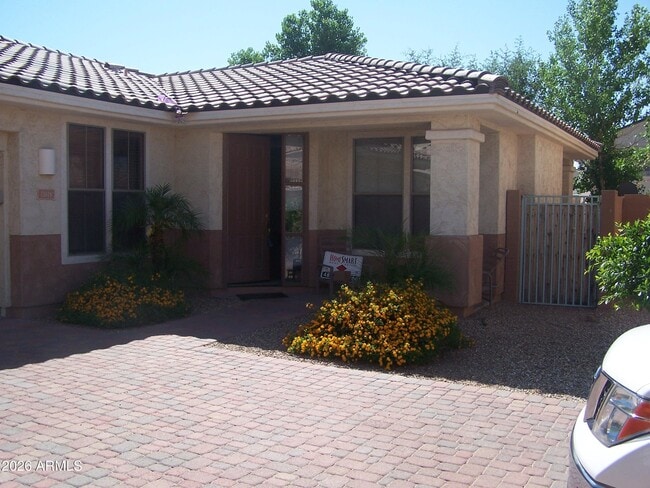 Building Photo - 13649 W Cypress St