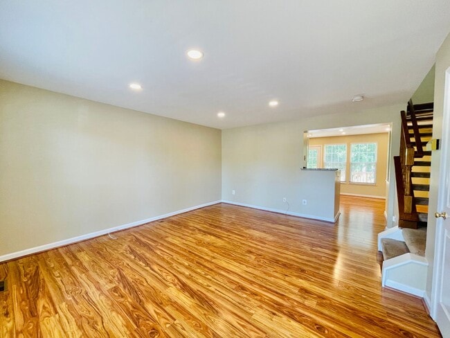 Building Photo - GORGEOUS TOWNHOUSE - MANASSAS