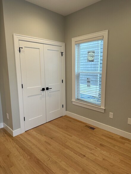 Building Photo - 61 Springfield St