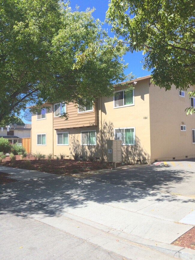 Building Photo - 1121 Borregas Ave