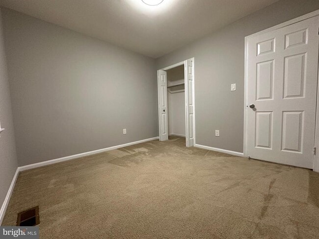Building Photo - 10152 Village Knolls Ct
