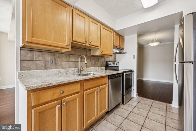 Building Photo - 4500 S Four Mile Run Dr