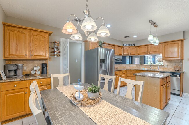 Building Photo - 13417 Bunker Hill Dr