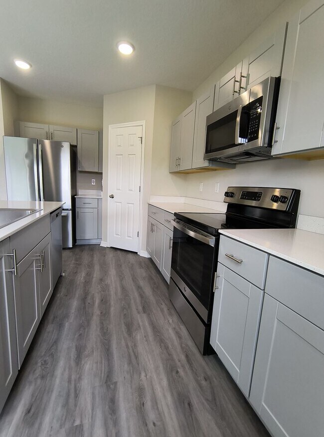 Building Photo - 5 BED 3 BATH SOLAR HOME FOR RENT!! Availab...