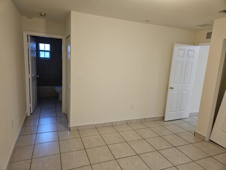 Building Photo - 3725 NW 13th Ave