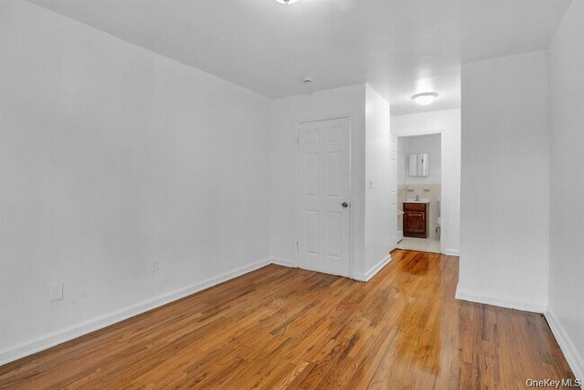Building Photo - 523 E 148th St