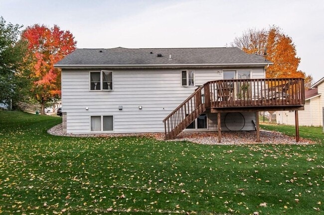 Building Photo - Main Floor Living - Updated 2021 - 5 Min from Mayo