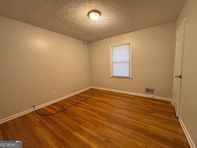 Building Photo - 1451 Prospect Rd