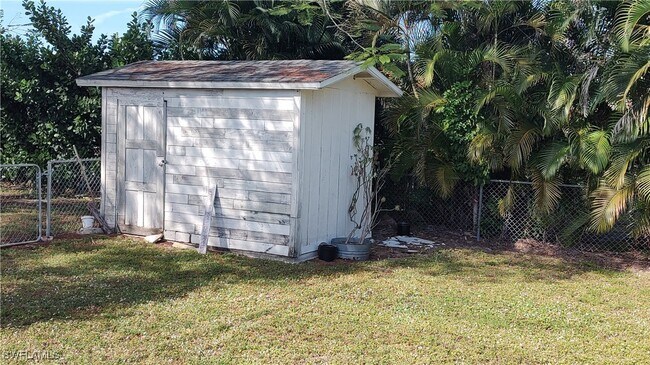 Building Photo - 585 106th Ave N