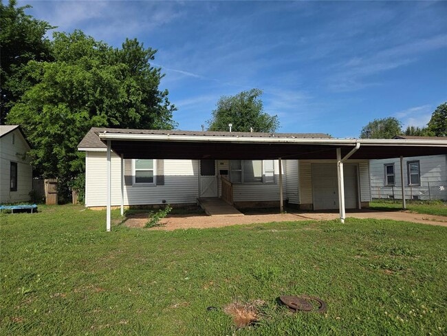 Building Photo - 3413 Willow Creek Dr