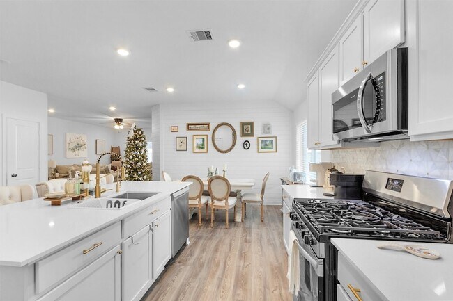 Building Photo - 8217 Boundary Waters Dr