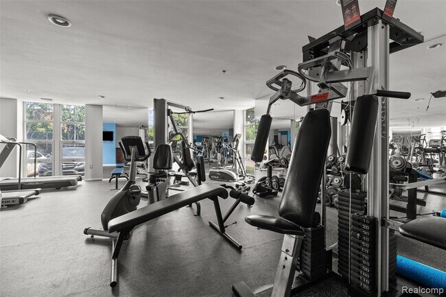 Building Photo - 250 E Harbortown Dr
