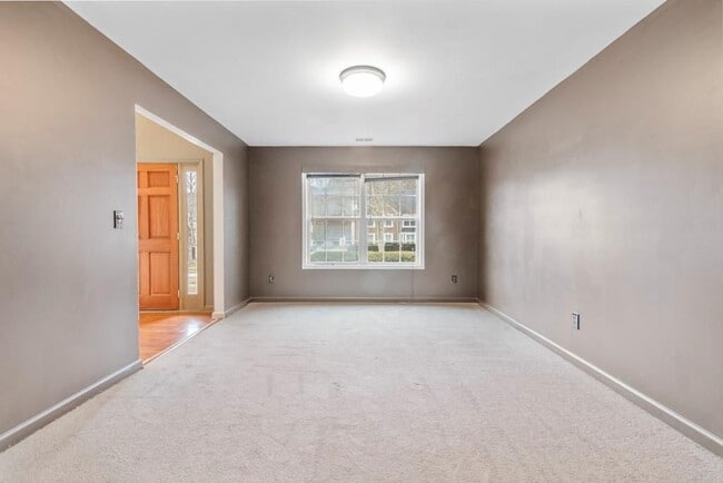 Building Photo - 45 Wyndmont Way