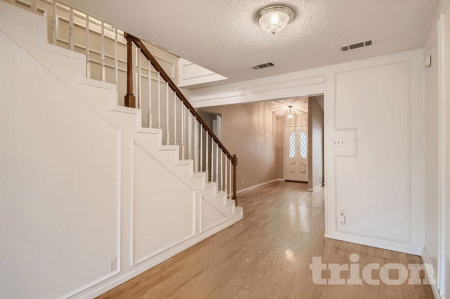 Building Photo - 5808 Thoreau Ln