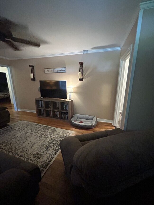 Building Photo - 110 Martin St