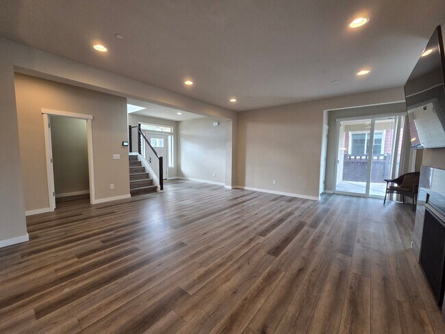 Building Photo - 2524 Jacaranda Ave