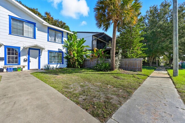 Building Photo - Neptune Beach Bungalow