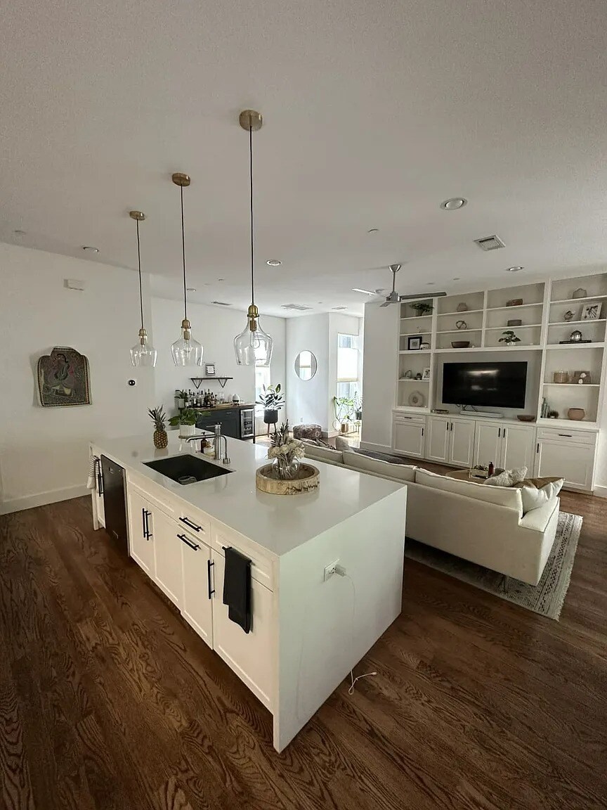 Building Photo - 5705 Bryan Pky