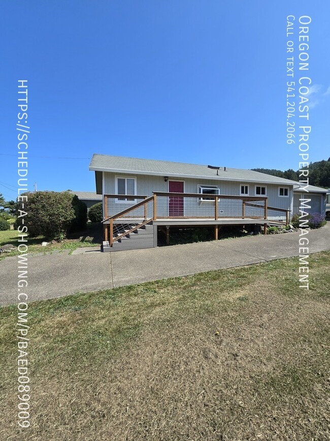 Building Photo - 3bed/2bath - New Deck & Interior Paint