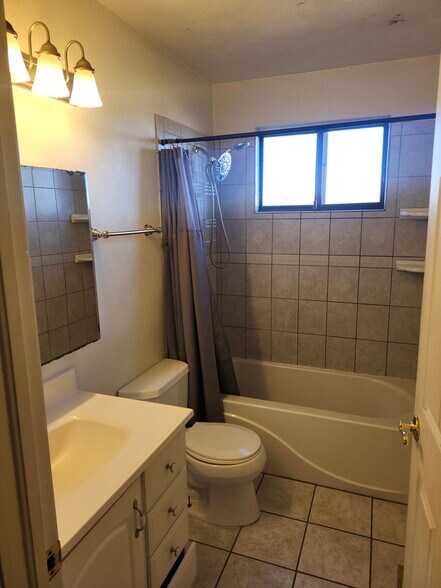 2nd floor bathroom - 11461 W 107th Pl