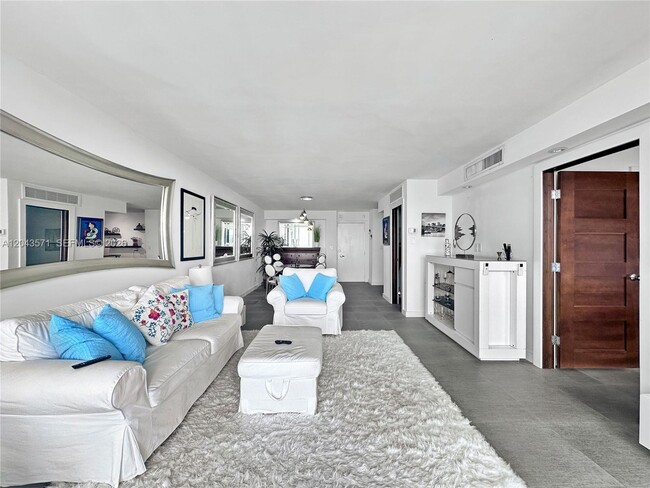 Building Photo - 6770 Indian Creek Dr