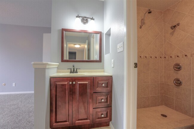 Building Photo - 3919 Fairmont Pkwy