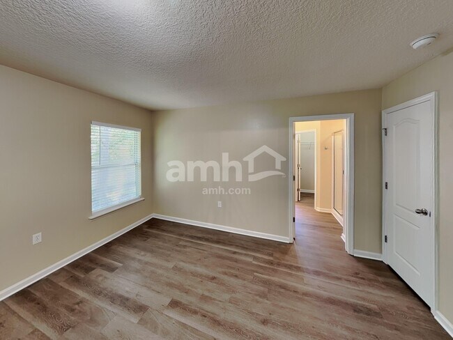 Building Photo - 12052 Hayden Lakes Cir
