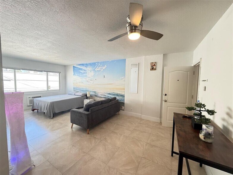 Building Photo - 3349 NE 33rd St