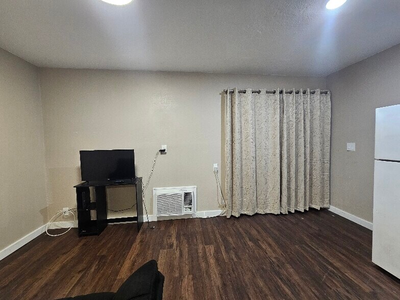 Building Photo - 2040 Indian Point Rd