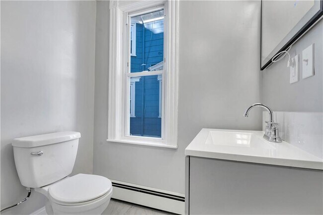 Building Photo - 352 Orms St